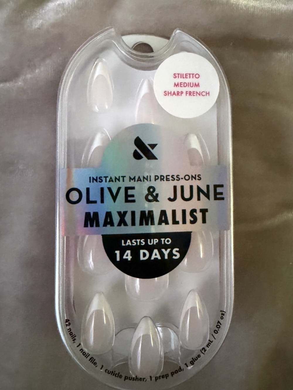 Olive & June Maximalist Instant Mani Press-Ons in White stiletto French tip NIB